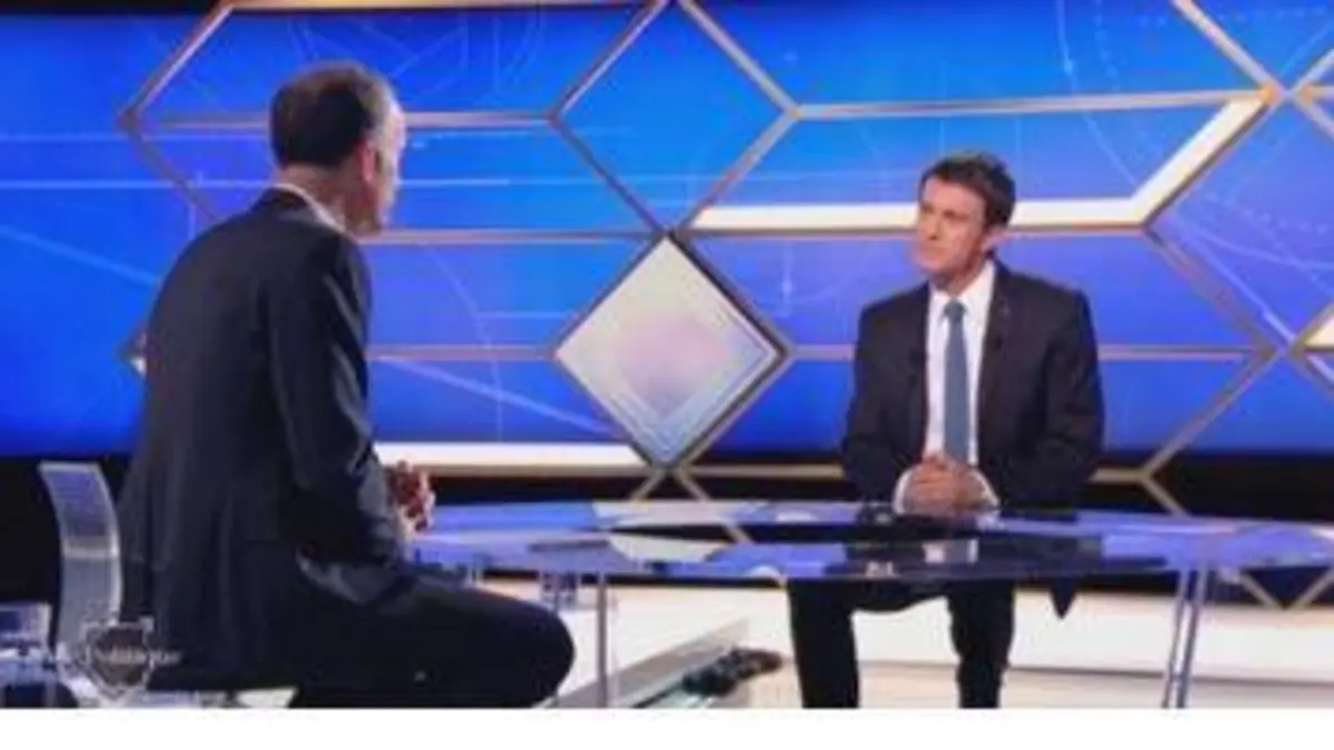 replay de PAS VU A LA TV - "Vie Politique : le bonus de l'émission avec Manuel Valls