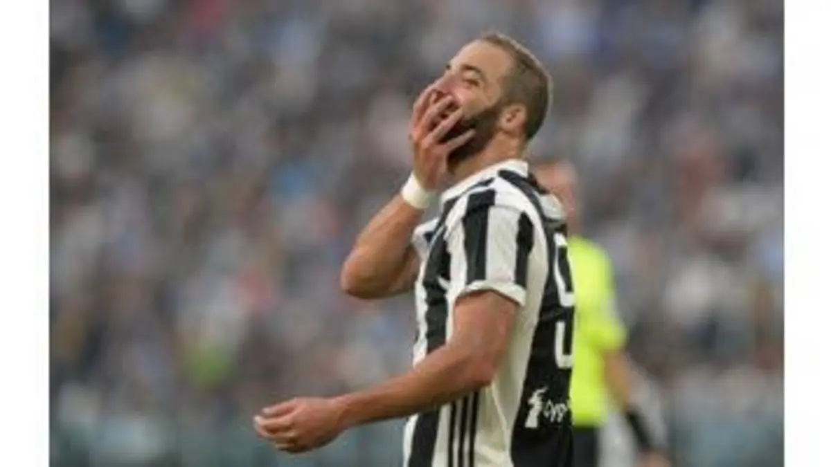 replay de Serie A - Juventus Turin : Higuain tout proche d'un but gag !