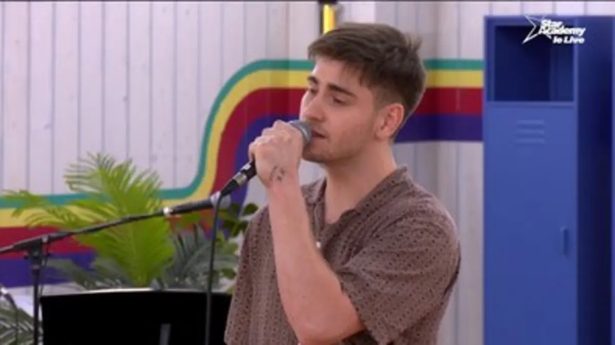 Replay Star Academy du 03/01/2024 Star Academy 2023 Julien en mode loveur durant son Replay Star Academy du 03/01/2024 Star Academy 2023 Julien en mode loveur durant son