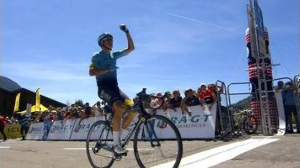 replay de VIDEO - Dauphiné : Au terme d'un incroyable finish, Fuglsang s'offre le sacre pour 10 secondes