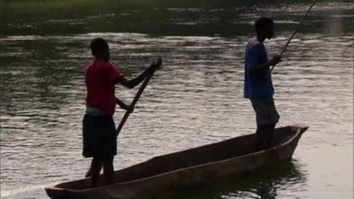 replay de Zambie, vie d'un village le long du fleuve