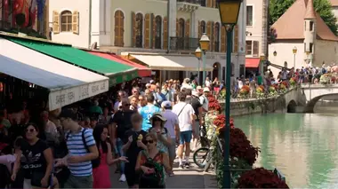 Conflit : vacanciers contre locaux