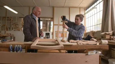 Les artisans qui envoient du bois