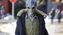 Resident Alien S01E01 Bienvenue à Patience