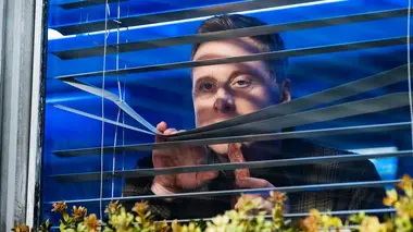 Resident Alien S02E05 La fête de la famille