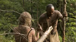 Retour à l'instinct primaire Un homme à terre