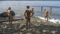 Retour à l'instinct primaire : Restons groupés Adieu, eaux cruelles