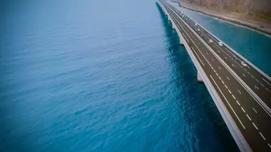 Réunion : l'incroyable route qui défie l'océan