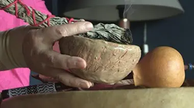 Gourous, guérisseurs, chamans : soignants ou charlatans ?