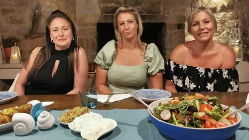 Rich Holiday, Poor Holiday S02E01 Greece and cyprus