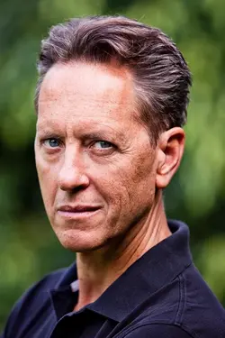 Richard E Grant