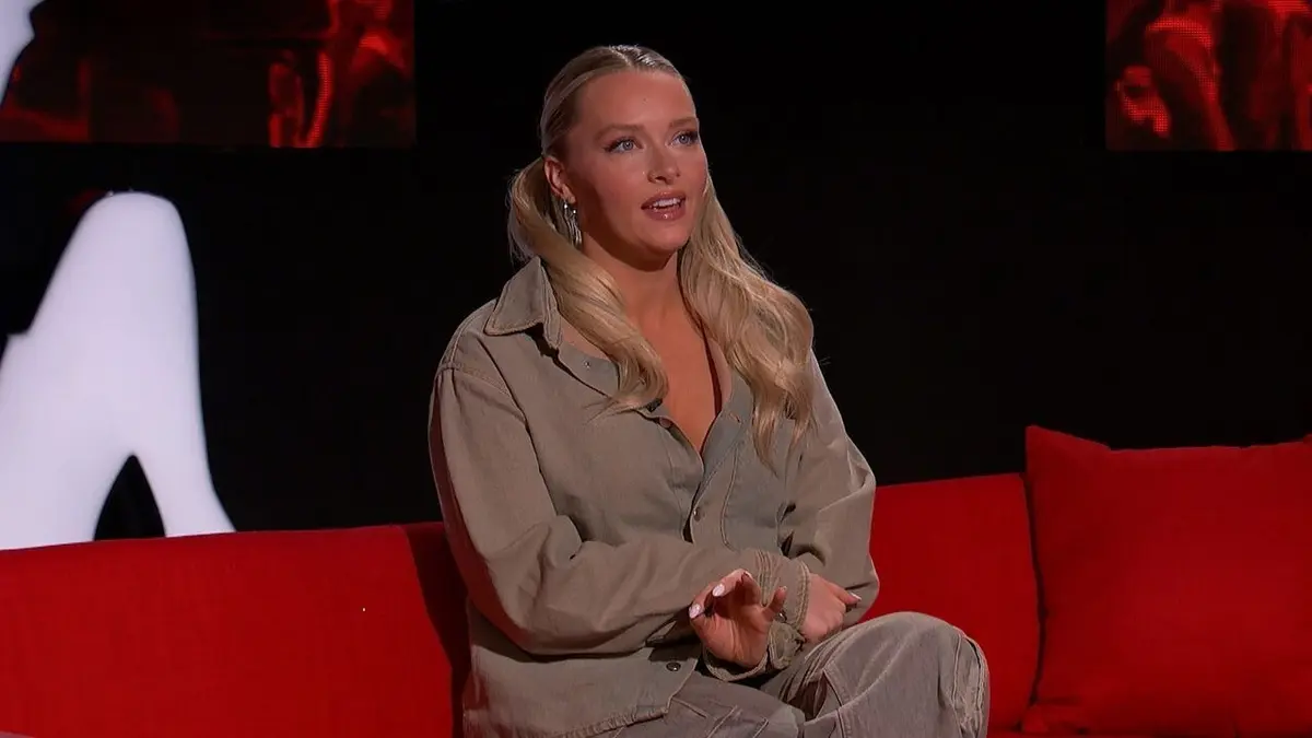 Ridiculous S37E19 Sterling et Camille Kostek XXV
