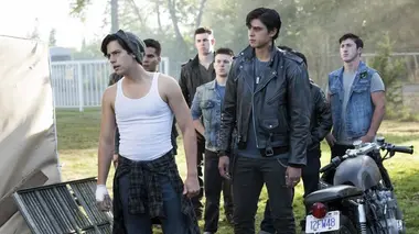 Riverdale S02E05 Chapitre dix-huit: Terreur sur la ligne