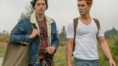 Riverdale S03E07 Chapitre quarante-deux : L'homme en noir