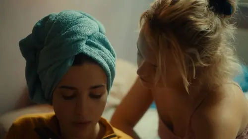 Roomies S01E03 Gueule de paillettes