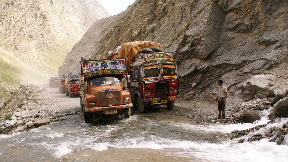 Routes à hauts risques S01E05 Au coeur de l'Himalaya