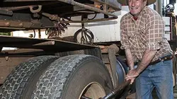 Routiers de l'Outback S02E02 Course contre la montre