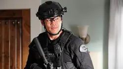 S.W.A.T. S07E11 Documents compromettants en streaming