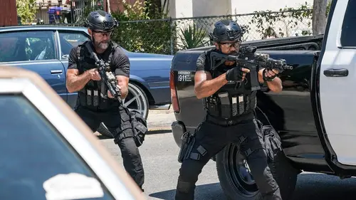 S.W.A.T. S08E02 Les faux alliés en streaming