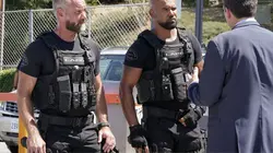 S.W.A.T. S08E06 Un père à bout de nerfs en streaming