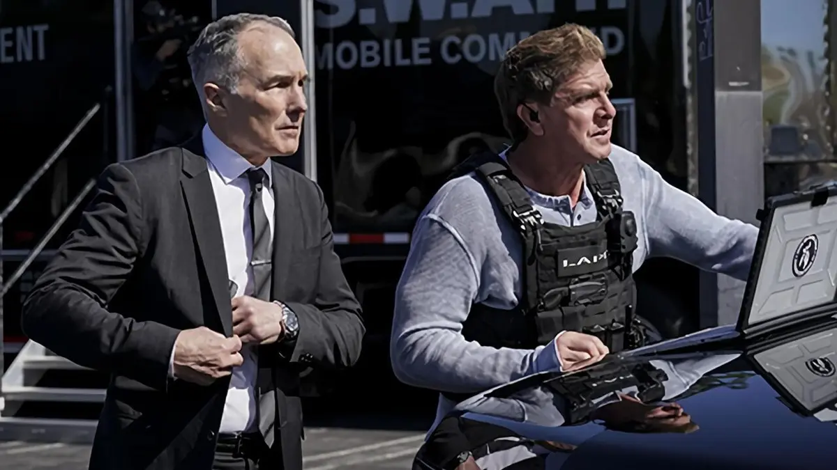 S.W.A.T. S04E16 Fusillade au tribunal