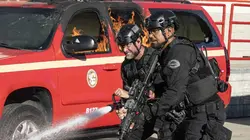 S.W.A.T.  S04E07 Les soldats du feu