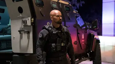 S.W.A.T. S01E01 Balle perdue