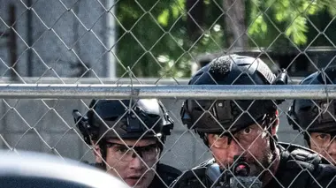 S.W.A.T. S04E07 Les soldats du feu