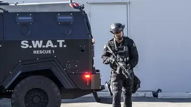 S.W.A.T. S05E13 Rivalité explosive