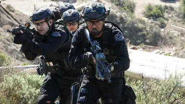 S.W.A.T. S05E17 Explosions en série