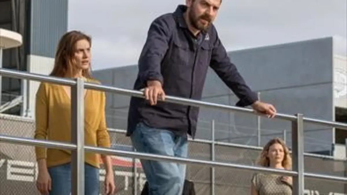 Safe Harbor S01E03 Episode 3