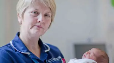 Sage-femme : au service de la vie Maternité sous pression
