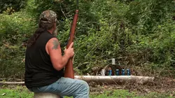 Sale affaire ! Gros alligators pour petit bateau