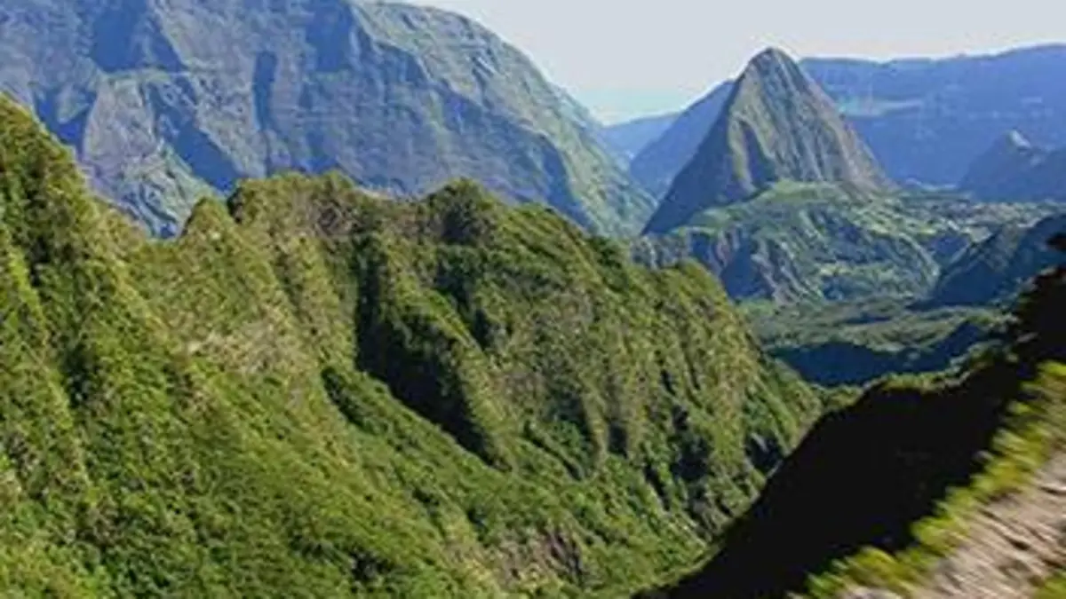 Sale temps pour la planète S11E02 La Réunion, belle et fragile (1/2)