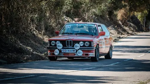 Sauveurs de trésors : voitures de légende BMW 323i