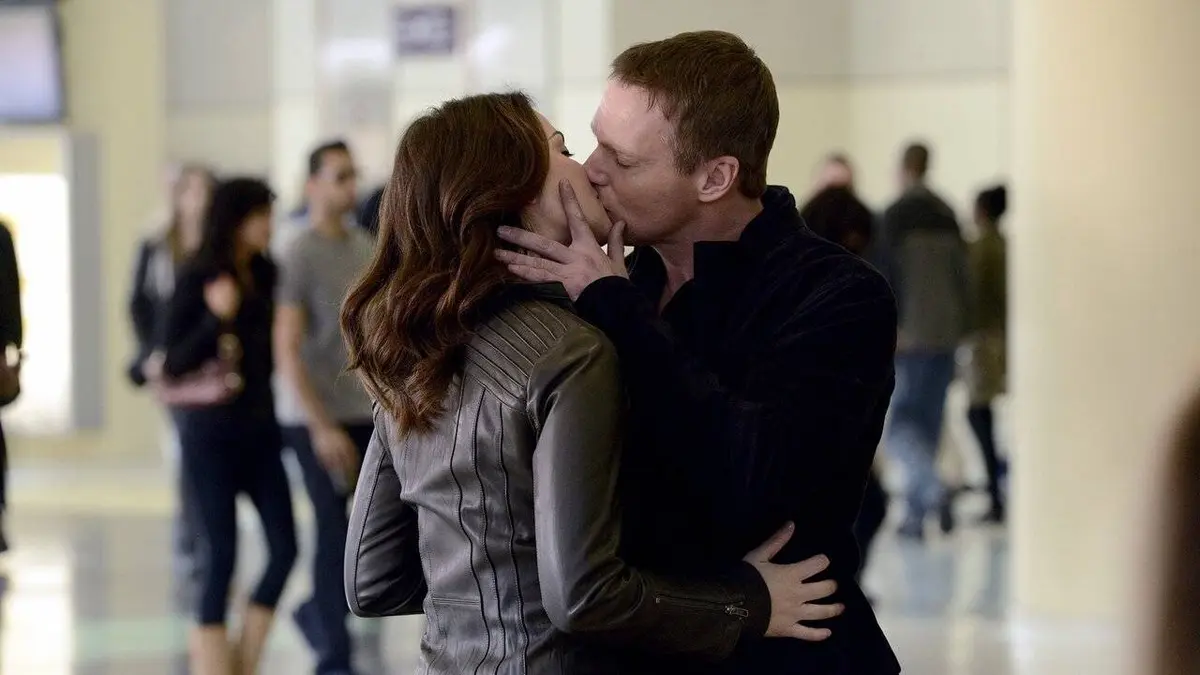 Saving Hope, au-delà de la médecine S02E01 Je regarde la mort
