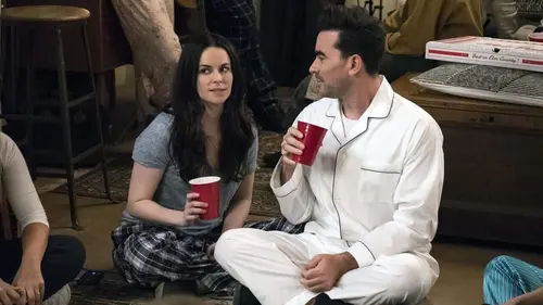 Schitt's Creek S05E05 Pendaison de crémaillère