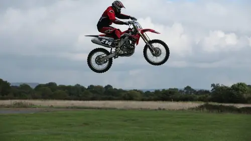 Science of Stupid Snowboard, ballon sauteur et ballon de foot