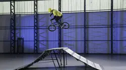 Science of Stupid Danse sur table et glisse