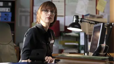 Scott & Bailey S02E03
