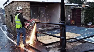 Les moteurs à gogo et le pont suspendu