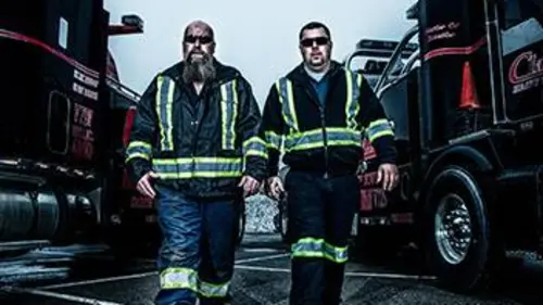 Secours routiers poids-lourds S01E03 Tout autour de nous