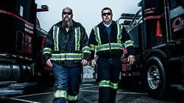 Secours routiers poids-lourds S01E03 Tout autour de nous