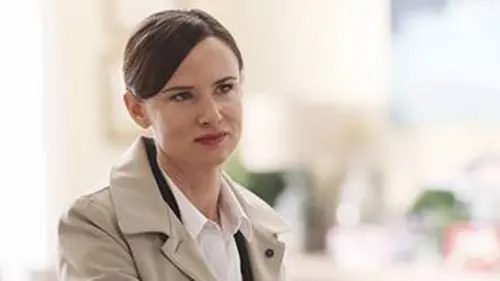 Secrets and Lies S01E01 L'enfant