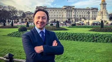 Le prince Charles aux marches du trône