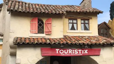 Parc Astérix, fêtes foraines : la guerre des loisirs à sensation