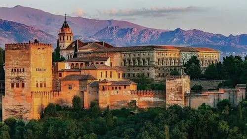 Secrets sauvages du patrimoine Alhambra, une oasis en héritage
