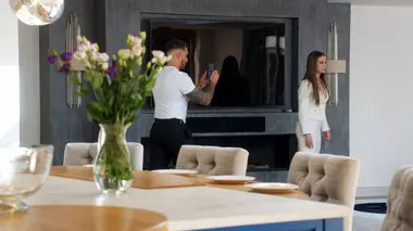 Selling Super Houses