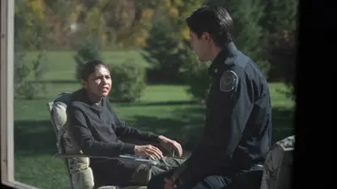 Seule contre tous S04E03 Une cible dans le dos