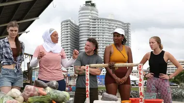 Seuls en mer : le radeau de la discorde S01E01 Ce n'est pas un jeu